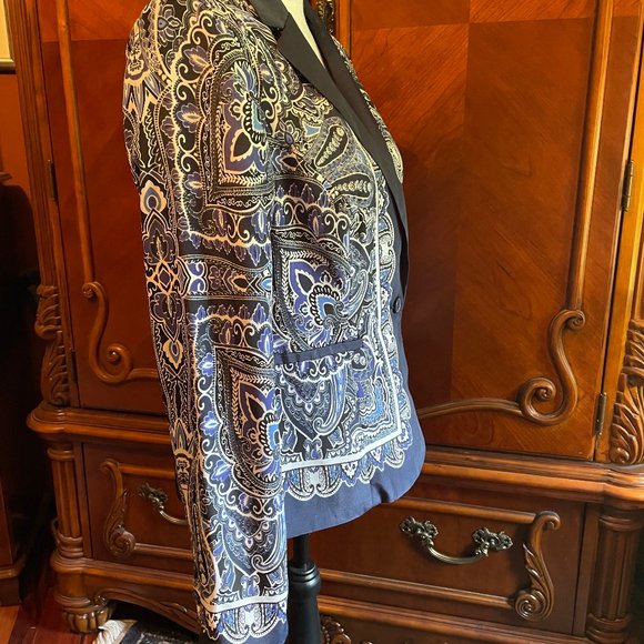 "Apt. 9" Beautifully Designed Jacket - Picture 3 of 4